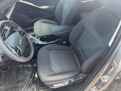 Used 2026 Kia Niro LX FWD image 34