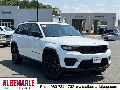Used 2024 Jeep Grand Cherokee Altitude AWD/4WD image 1