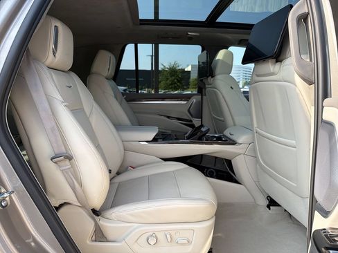Used 2025 Cadillac Escalade Sport Platinum AWD/4WD image 16