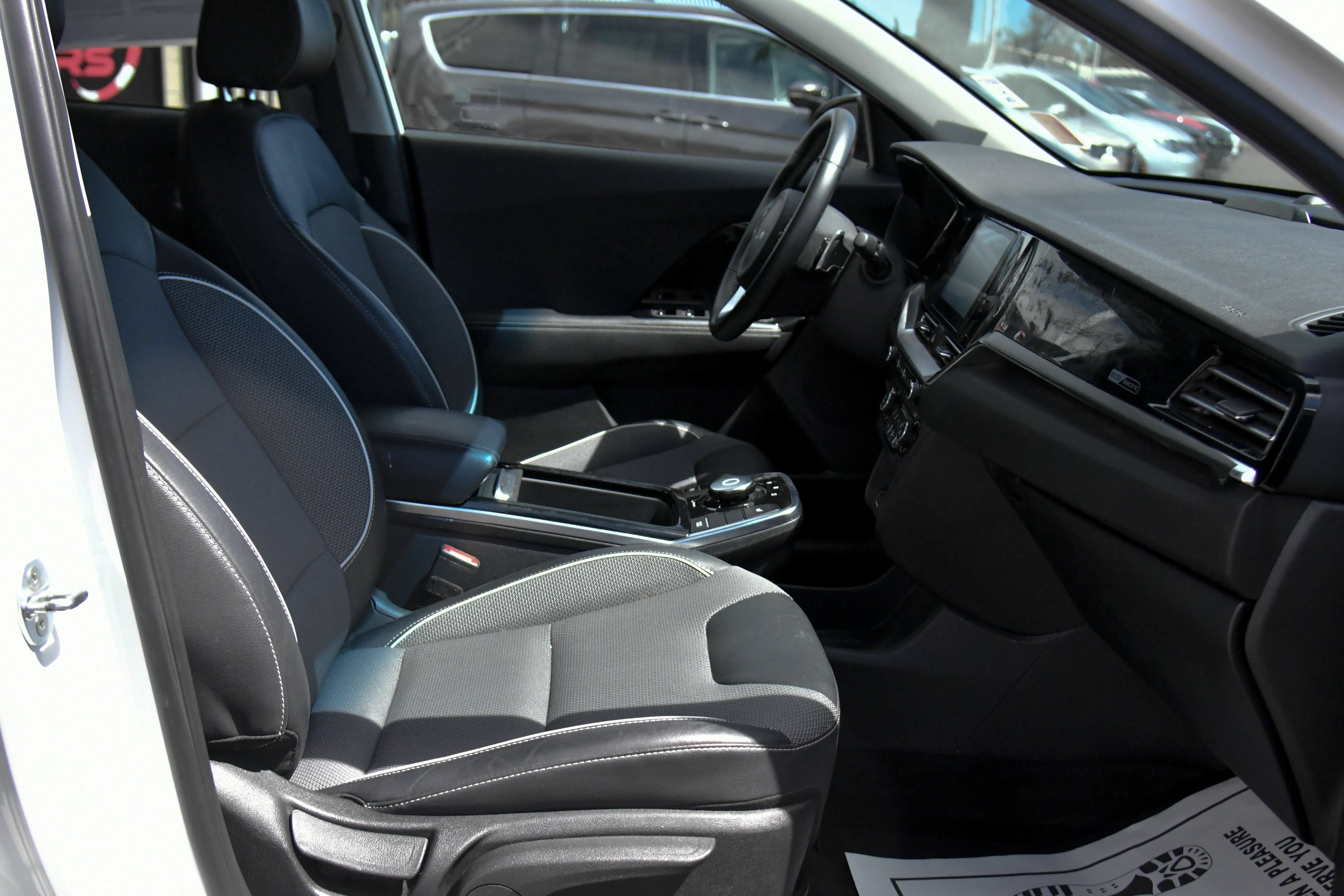 Used 2022 Kia Niro EX FWD image 45