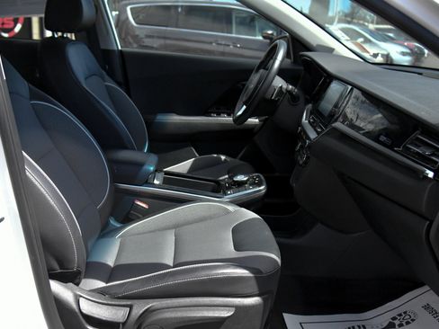 Used 2022 Kia Niro EX FWD image 45