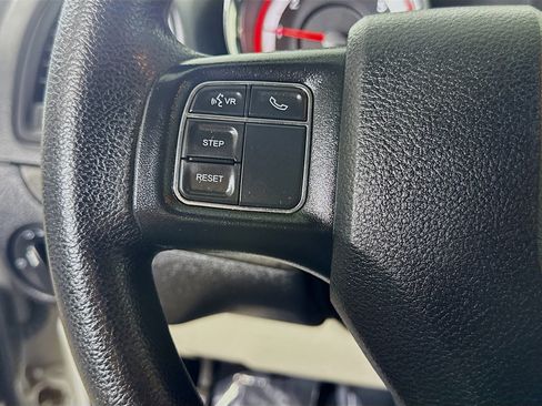 Used 2019 Dodge Grand Caravan SE w/ UConnect Hands-Free Group image 14