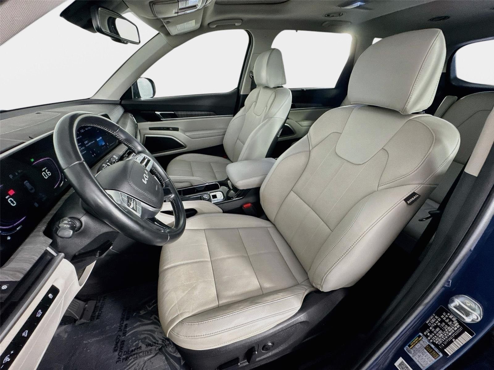 Certified 2023 Kia Telluride EX w/ EX Captain's Chair Package FWD image 11