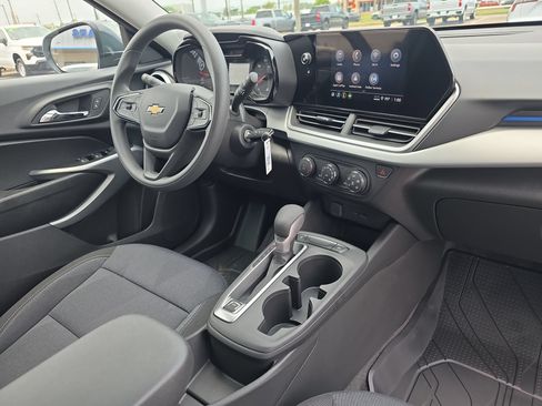 New 2026 Chevrolet Trax LS w/ LS Convenience Package FWD image 16