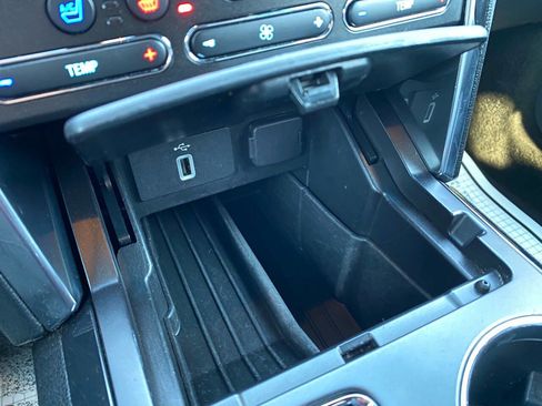 Used 2018 Ford Explorer Limited image 17