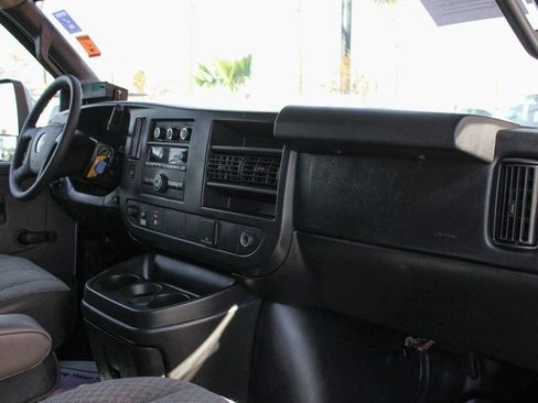 Used 2016 Chevrolet Express 4500 w/ Chrome Appearance Package RWD image 29
