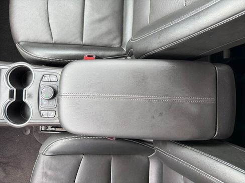 Certified 2024 GMC Terrain SLT AWD/4WD image 28