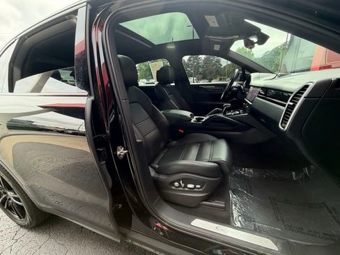Used 2021 Porsche Cayenne AWD/4WD image 32