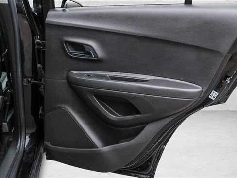 Used 2019 Chevrolet Trax LT w/ LT Convenience Package image 26