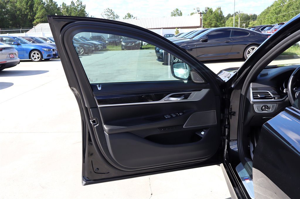 Used 2019 BMW 740i w/ Executive Package RWD image 35