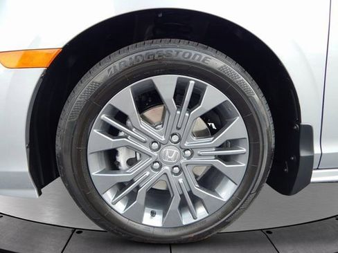 New 2026 Honda Odyssey Touring image 9