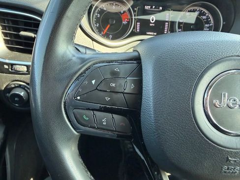 Used 2020 Jeep Cherokee Latitude Plus FWD image 26