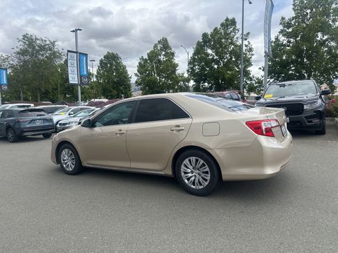 Used 2012 Toyota Camry LE FWD image 4