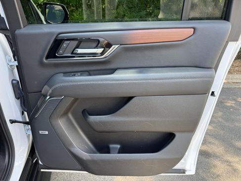 Used 2025 GMC Yukon XL Denali AWD/4WD image 65