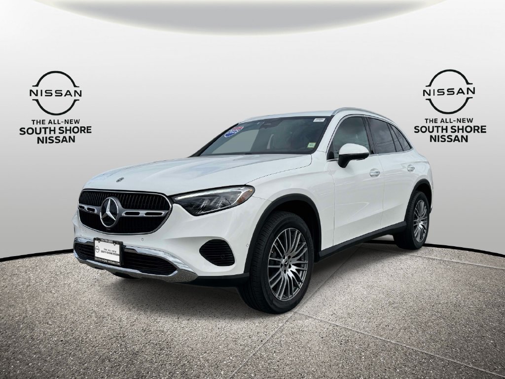 Used 2025 Mercedes-Benz GLC 300 4MATIC image 4