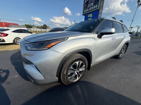 Used 2021 Toyota Highlander XLE FWD image 8