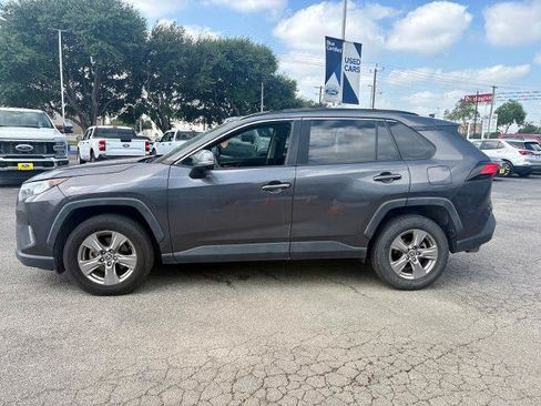 Used 2020 Toyota RAV4 XLE w/ Convenience Package FWD image 6