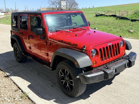 Used 2012 Jeep Wrangler Unlimited Sport image 11