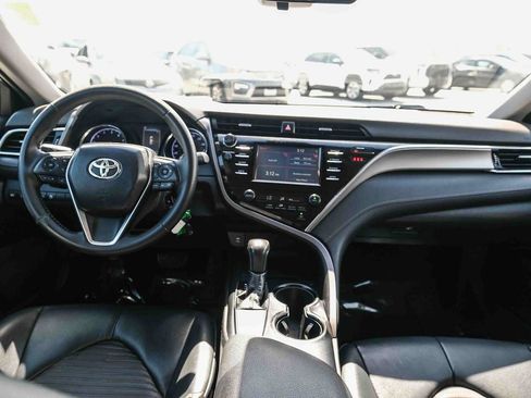 Used 2018 Toyota Camry SE w/ Moonroof Package FWD image 13