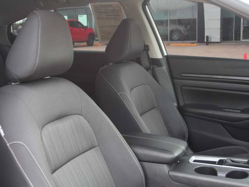 Used 2025 Nissan Altima 2.5 SV FWD image 16