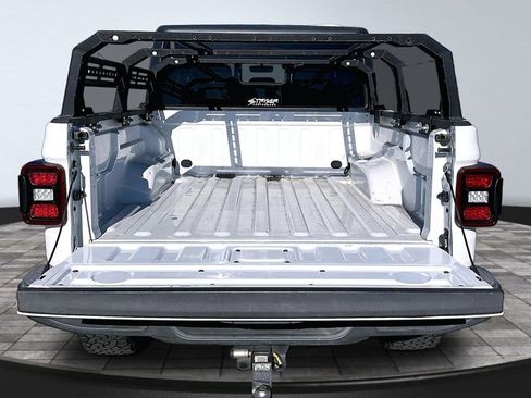 Certified 2020 Jeep Gladiator Overland AWD/4WD image 25