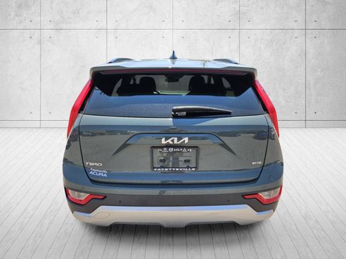 Used 2023 Kia Niro EX FWD image 6