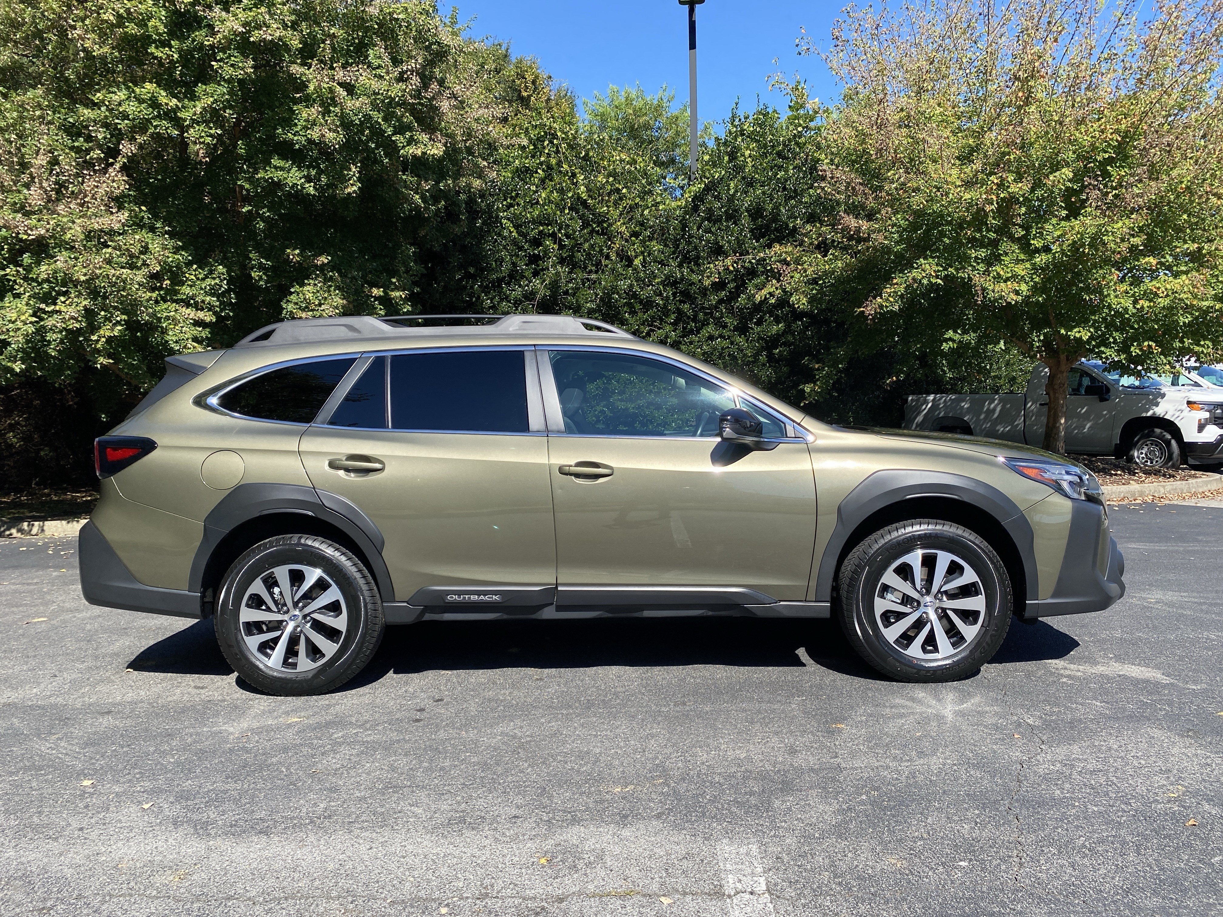 Used 2025 Subaru Outback Premium w/ Popular Package #1 AWD/4WD image 11