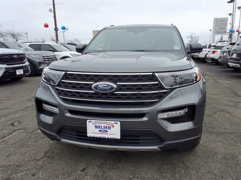 Certified 2022 Ford Explorer XLT w/ Equipment Group 202A image 3