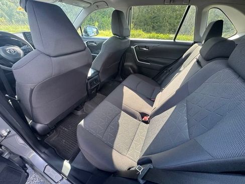 Used 2021 Toyota RAV4 XLE FWD image 17