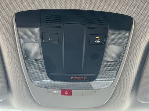Used 2024 Kia Sorento S FWD image 29