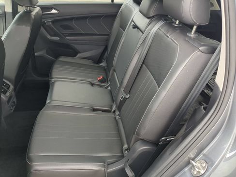 Certified 2024 Volkswagen Tiguan SE w/ Panoramic Sunroof Package FWD image 18