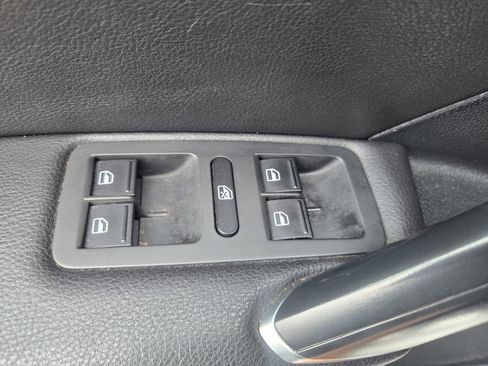 Used 2018 Volkswagen Passat 2.0T SE image 25