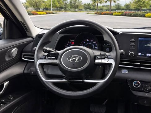 Used 2023 Hyundai Elantra SEL image 18