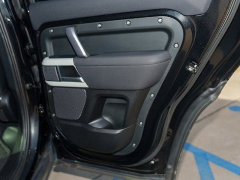 Used 2022 Land Rover Defender 110 X-Dynamic SE image 21