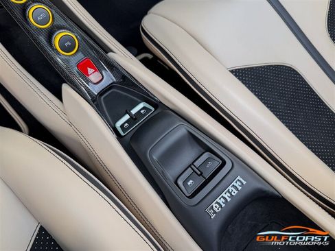 Used 2022 Ferrari F8 Tributo RWD image 19