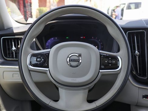 Used 2024 Volvo XC60 B5 Core image 21