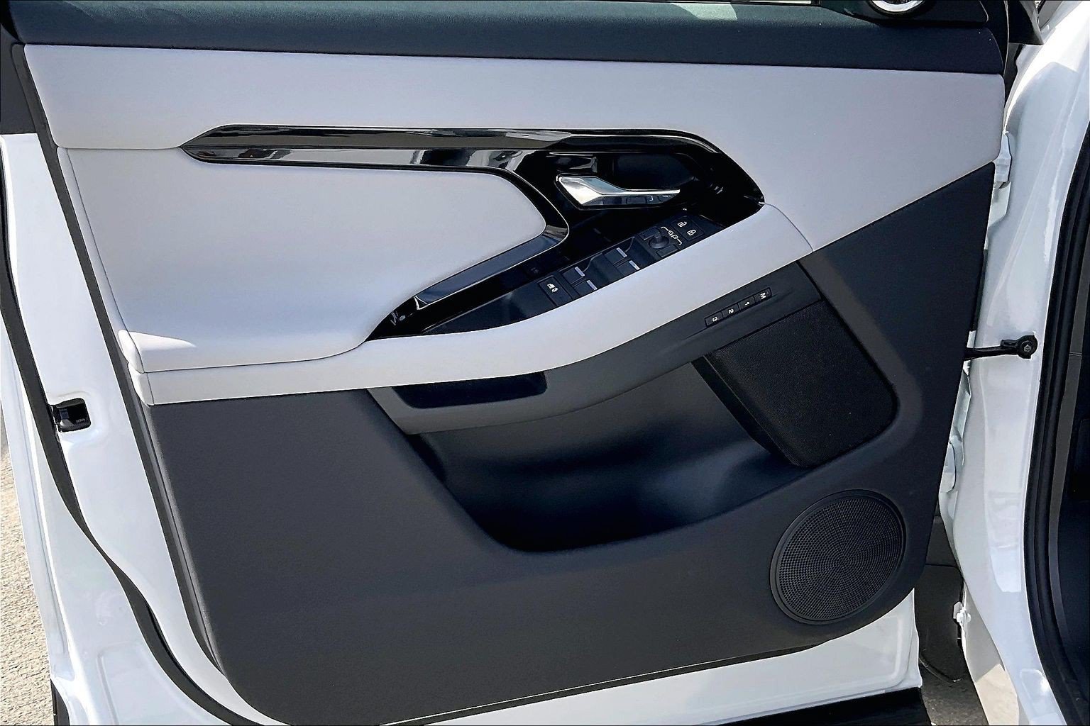 New 2026 Land Rover Range Rover Evoque S AWD/4WD image 14