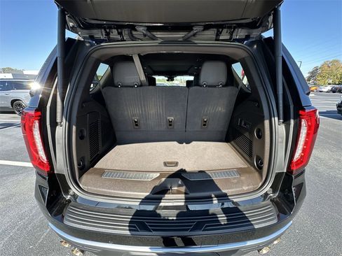 Used 2024 GMC Yukon Denali w/ Denali Reserve Package image 24