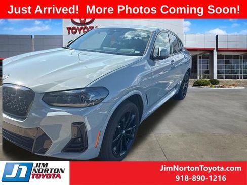 Used 2024 BMW X4 xDrive30i w/ Premium Package AWD/4WD image 3