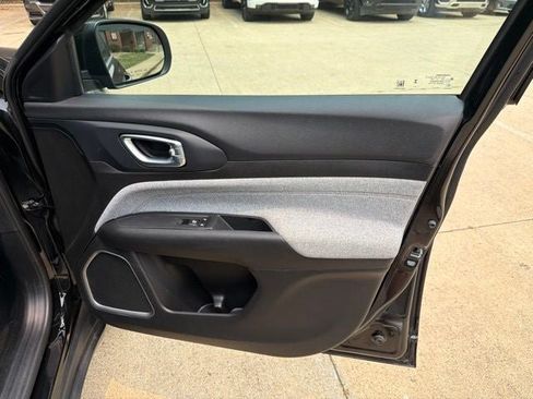 Used 2023 Jeep Compass Latitude AWD/4WD image 24