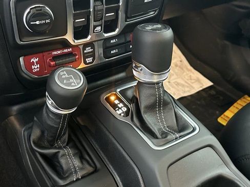 New 2025 Jeep Wrangler Unlimited Rubicon w/ XTREMEE 35" Tire Package image 31