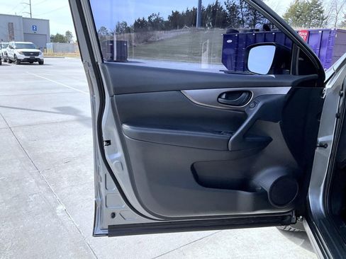 Used 2021 Nissan Rogue Sport S image 10