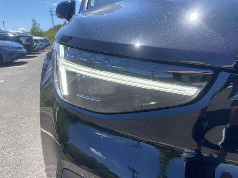 New 2025 Volvo XC40 B5 Ultra w/ Climate Package image 4