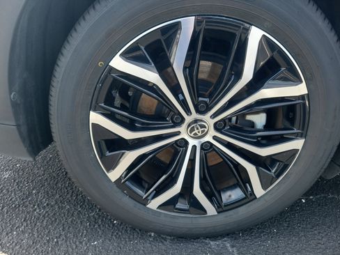 Used 2023 Toyota Crown AWD/4WD image 7
