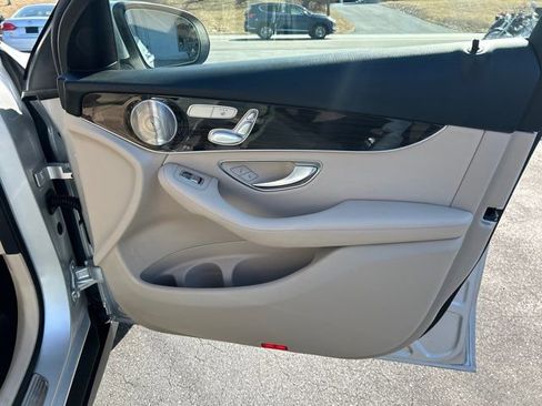 Used 2020 Mercedes-Benz GLC 300 image 21