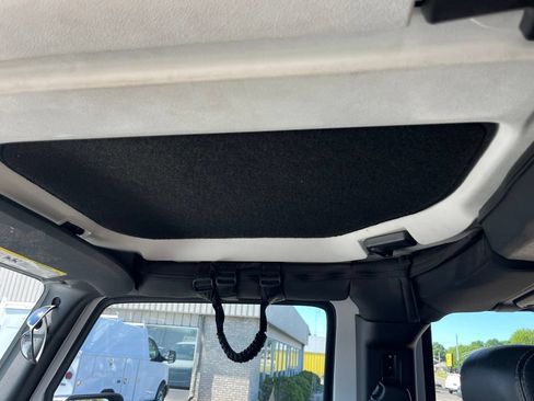 Used 2015 Jeep Wrangler Unlimited Rubicon AWD/4WD image 19