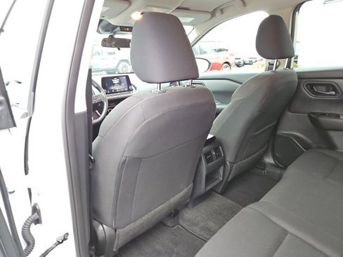 Used 2024 Nissan Rogue S image 18