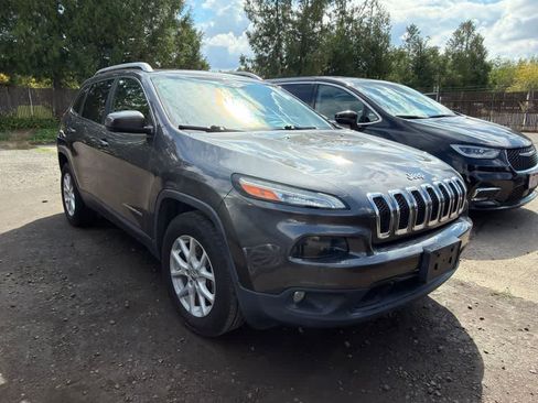 Used 2017 Jeep Cherokee Latitude w/ Comfort/Convenience Group AWD/4WD image 1