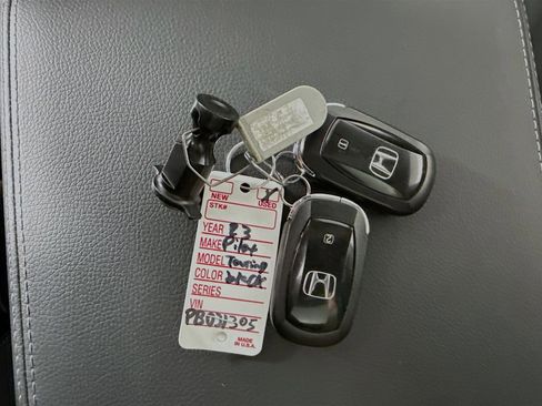 Used 2023 Honda Pilot Touring image 16
