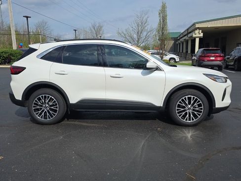 Used 2024 Ford Escape SE FWD image 9